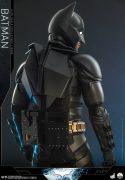 Hot-Toys-Dark-Knight-Batman-Quarter-Scale-005