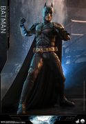 Hot-Toys-Dark-Knight-Batman-Quarter-Scale-013