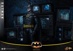 Hot-Toys-Batman-1989-Figure-011