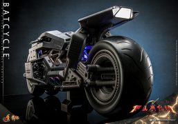 Hot_Toys_Flash_Batfleck_Batcycle01011